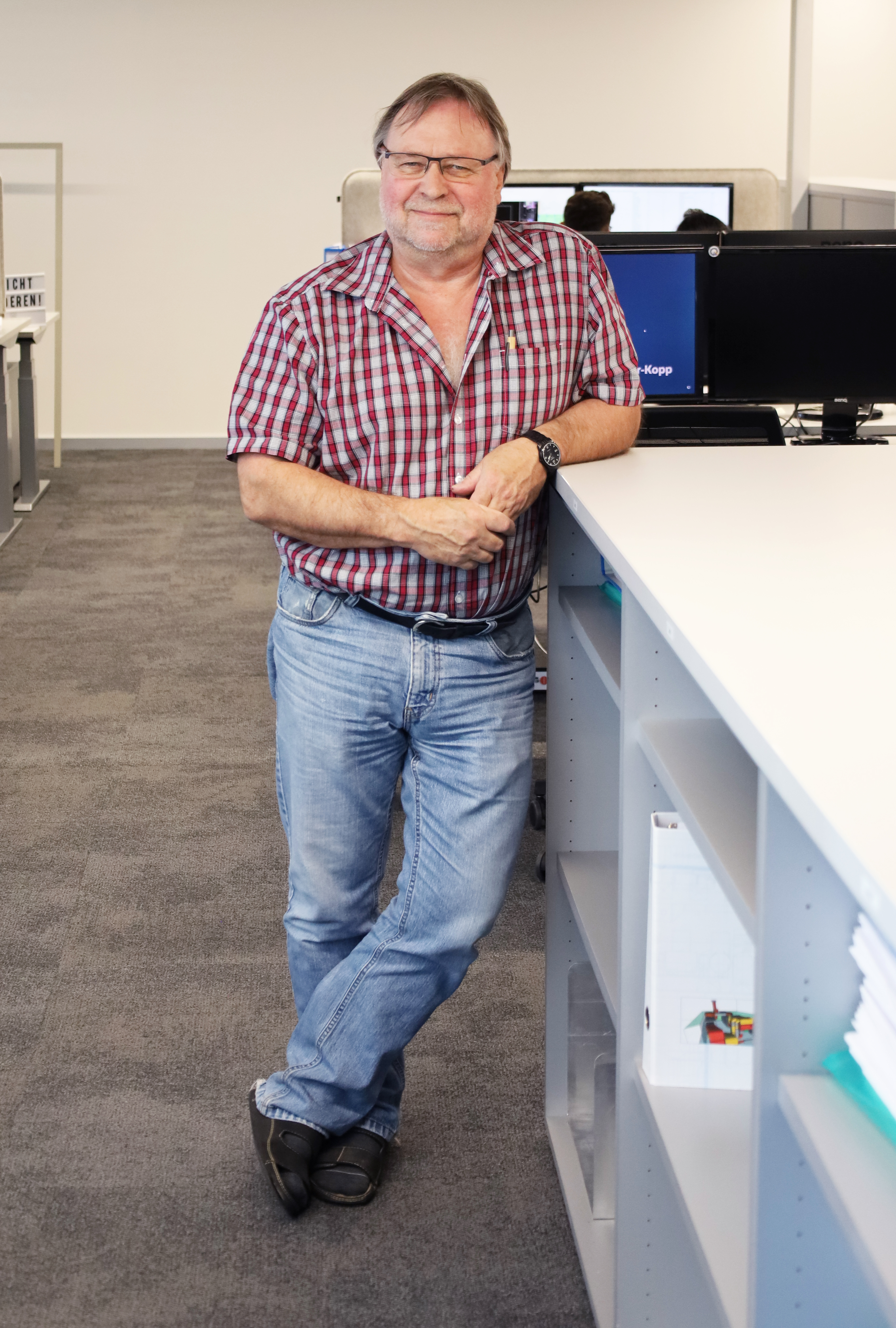 Toni Oberlin Im Büro